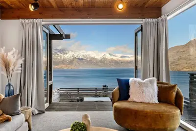 Image de 5 minute drive to Queenstown and parking.