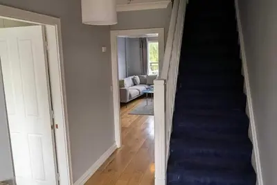 Large, Newly updated 3bd Duplex, 20Min to Airport