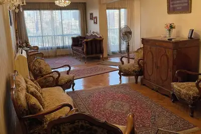 Image de Classic 2-bedroom Apartment with Park View in Heliopolis