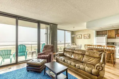 Sand & Sea (304) Retro Chic - Beachfront Retreat