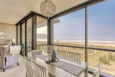 Sand & Sea (308) Just Enuf - Lux Beachfront Condo
