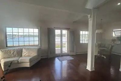 Image de Amazing Waterfront location with incredible views and Beach!