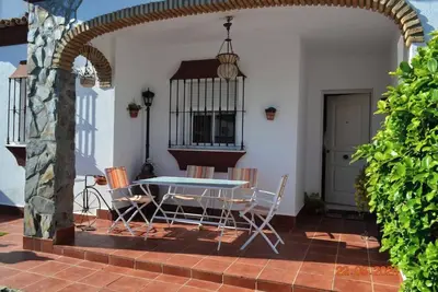 Image de Precioso Chalet a 5 Minutos de la Playa y Piscina Privada de Agua Salada