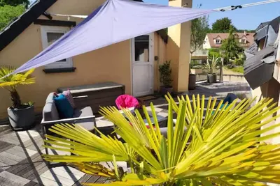 Image de \"Le Rooftop de la fontaine\", dans un cadre calme et verdoyant