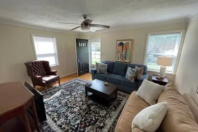 Image de Updated Entire Lyndhurst Home-Close to Hospitals, Universities, incl everything!