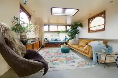 Image de Luxurious Houseboot with jacuzzi in the Historic Amsterdam Canals