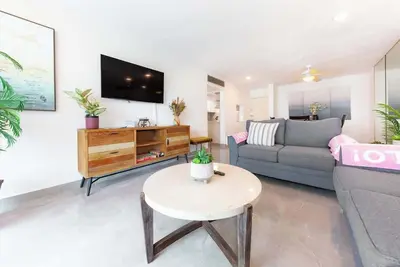 Image de 2br/2Bath Steps from  Isla Verde Beach w/Pk @ Esj