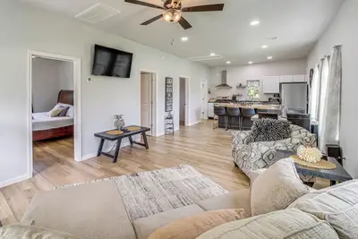 Image de McAlester Home w/ Large Yard & Grill!