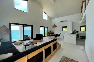Image de Big Pink:\nmid-century modern 2bedroom oceanfront home on cliffs of Gregory Town