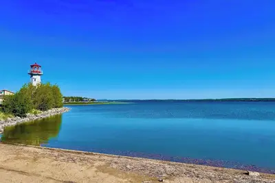 Image de Sauna/Plunge @ Days @ the Lake - Lake town getaway in a quiet neighbourhood