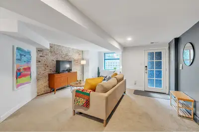 Image de Cute and Charming 1br in Fantastic Location by RedAwning