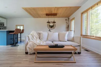 Image de Private Pec Retreat w Games Room\n