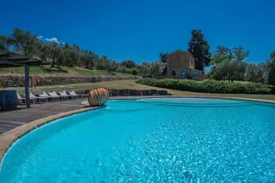 Image de Villa à Poggibonsi avec 6 chambres à coucher, 12 couchages