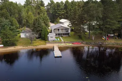 Image de Four Season Serene Lake House with Stunning Lake Views, Private Dock and Sauna.