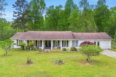 Image de Modern Rancher on Lake Lanier in Gainesville