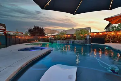 Image de Rocklin Pool Side Luxury Stay - Perfect stay for families