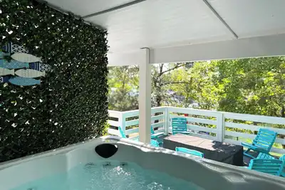 Image de Charming 2-bedroom Cottage located at Va Dare and Portside Bar! Sleeps 4