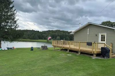 Image de Charlies Lakefront Cottage. Newly renovated 3 bedroom /kitchen/bath cottage.
