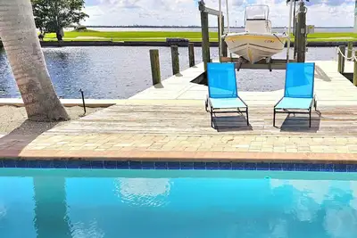Image de Florida Style Villa by the Water with heated Pool, Dock, Gulf access! Kayaks!