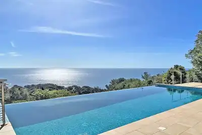 Image de Villa 8 personnes - Piscine privée à débordement - Vue mer - Wifi - Climatisation - Les Issambres