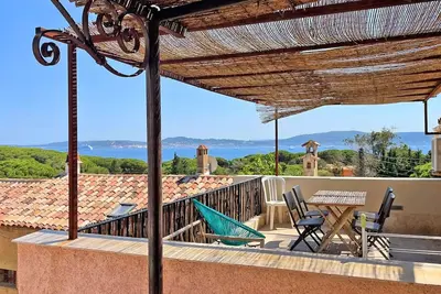 Image de Maison T3 - 4\/5 personnes - Vue mer - Climatisation - Wifi - Proche plage - Grimaud