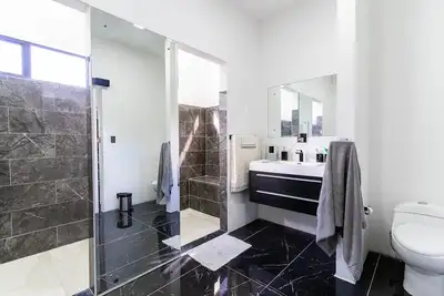 Image de Ensueño Getaway with Pool\n\n