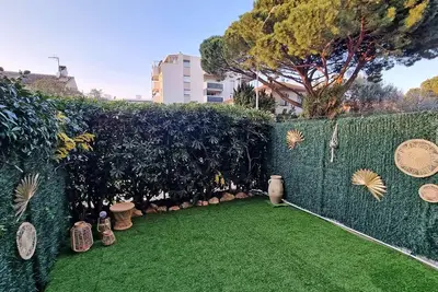 Image de Studio cabine 2\/4 personnes - Climatisation - Wifi - Centre ville et plage à pied - Sainte Maxime