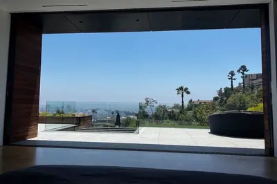 Image de Modern Sunset Strip 3 Bedroom View Home with Pool & Spa