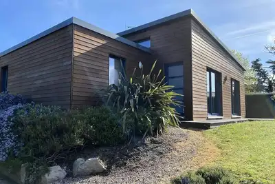 Image de 213 - Charmante maison en bois proche de la plage