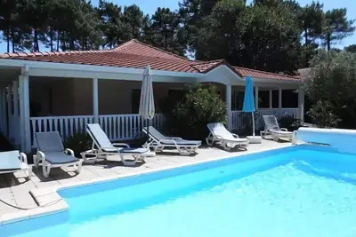 Image de Superbe villa avec piscine chauffée pour 8 personnes Lacanau Océan