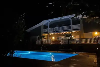 Image de Villa spacieuse avec piscine chauffée pour 10 personnes Lacanau Océan