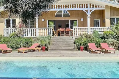 Image de Villa spacieuse avec piscine chauffée pour 6 personnes Lacanau Océan
