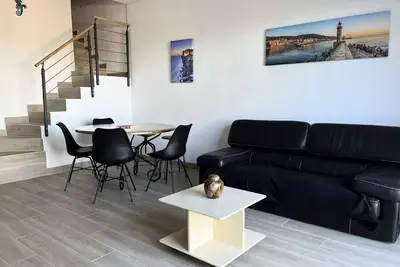Image de Borgo Duplex Climatisé en Bord de Mer – Plage à 20 m | Jardin, Terrasse & Wifi