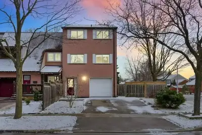 Image de Beautiful and cozy home in Mississauga