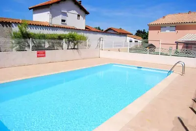 Image de Dans résidence avec piscine