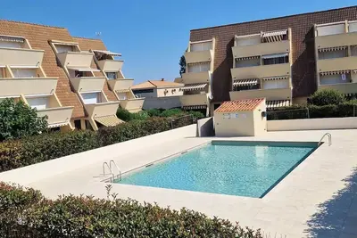 Image de Vue piscine, accès direct plage et climatisation