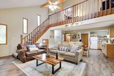 Image de The Hummingbirdhouse/Hottub/Kingbed/Fireplace/grill/firepit. The perfect getaway