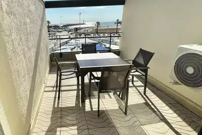 Image de Front De Mer: T2 Cabine climatisé avec terrasse à 2 pas de la plage