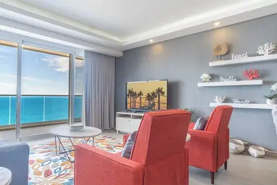 Image de Panoramic beach front condo Verano 1704