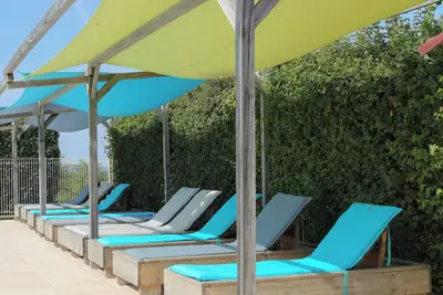 Image de Glamping 'Safarilodge Prestige Tent 12 5 Pers' avec piscine partagée, Wi-Fi et climatisation