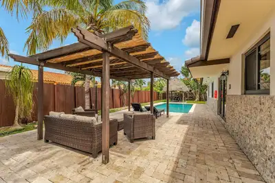 Image de Spacious 4-bedroom house in lovely Miami with Heated Pool and Bbq.