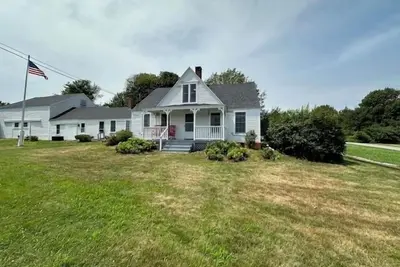Image de Charming, Newly Renovated Harpswell Coastal Farmhouse- 4 comfortable Bedrooms, 2. 5 Bath. Ocean v. . .