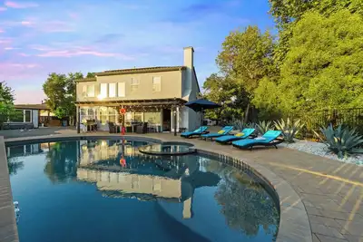Image de Luxury 5-Br Villa w Pool, Hot Spa, Nature, 3000 sqft,