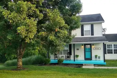 Image de The Teal Porch House - 4 Minutes to the Ark!