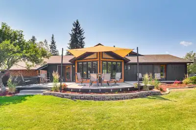 Image de Deck & Mtn Views: Libby Home on Golf Course!