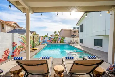 Image de Rock Climbing Wall~Pool& Mini Golf~Game Room~Mural