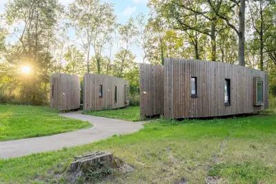 Image de Belvilla, retraite sereine au bord des bois.