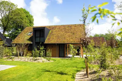 Image de Forest villa with sauna and 4 en-suites – pure comfort and luxury for 8 guests.