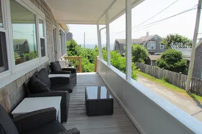 Image de Fhogan: Falmouth Heights 5 bedrooms and 2 full baths with distant water views