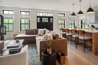 Image de Modern Stowe Townhome | Near Downtown